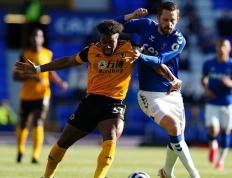 IM体育官方网站-狼队遭遇困境，欧战脱欧危机