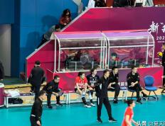 IM体育App下载-团体赛场激战，观众为之欢呼