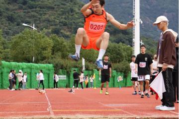 IM体育官方平台-关于精英运动员挑战自我，突破极限追梦的信息