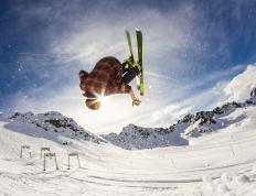 IM体育注册链接-雷恩铁骑破敌阵，萨拉赫一剑定乾坤—论战术纪律与个人英雄主义的完美融合