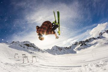 IM体育注册链接-雷恩铁骑破敌阵，萨拉赫一剑定乾坤—论战术纪律与个人英雄主义的完美融合