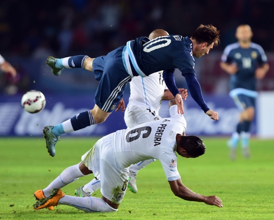 IM体育动画直播通道-智利鏖战西班牙，阿奎罗送出助攻