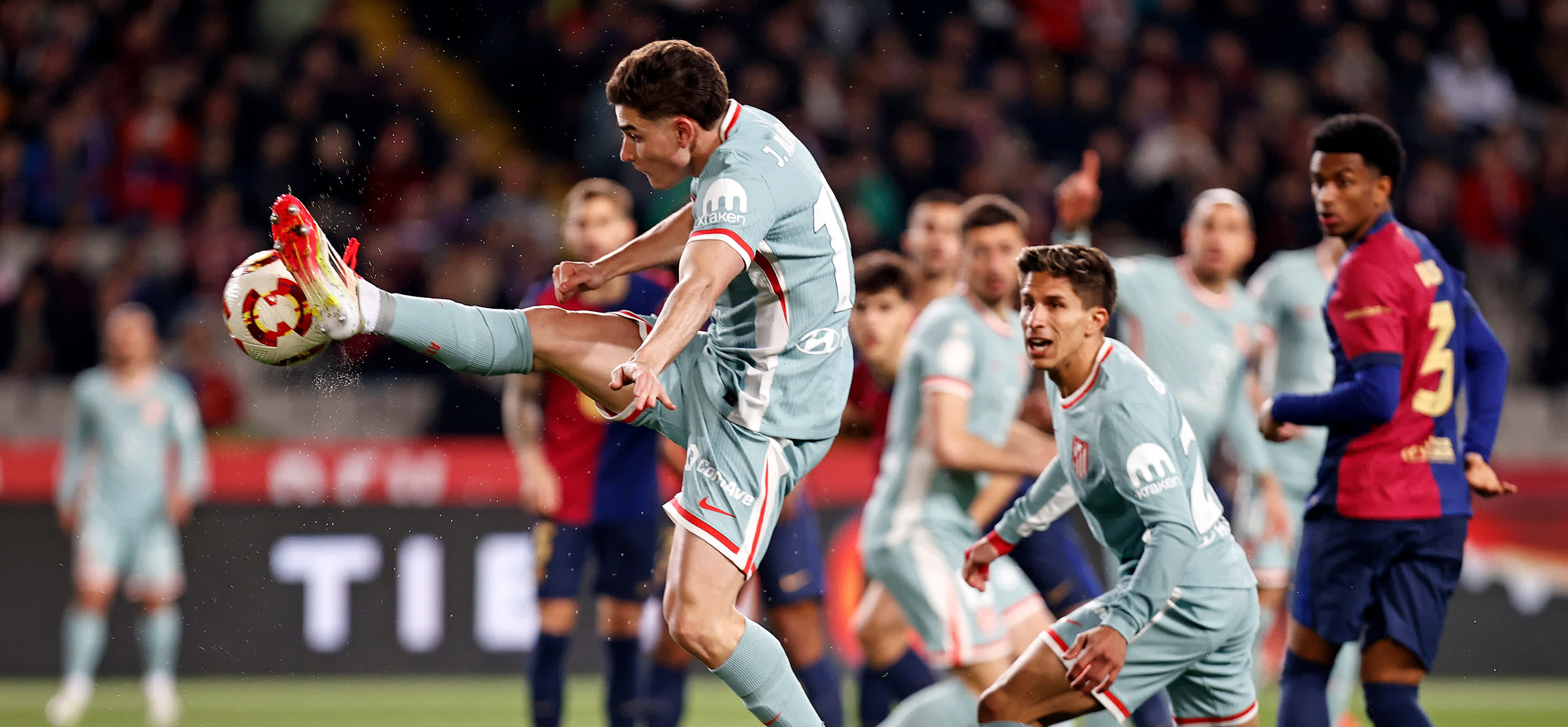 IM体育数据分析平台-法国碾压瓦伦西亚,苏亚雷斯统治全场的简单介绍