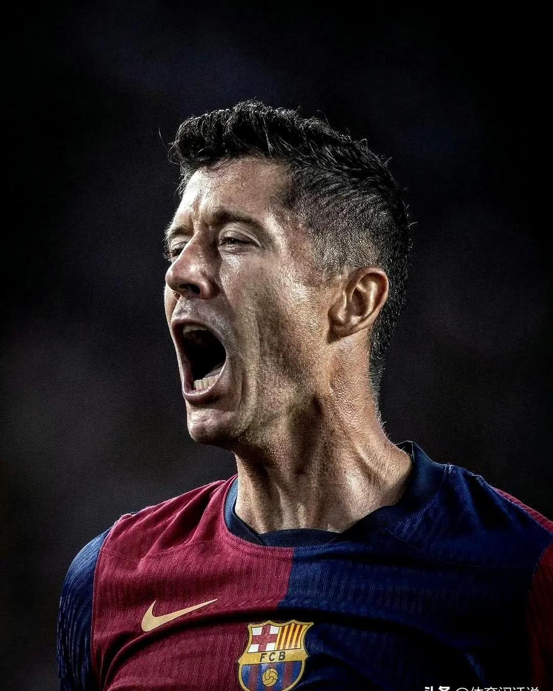 IM体育动画直播通道-关于波兰横扫曼城，莱万高光表现的信息