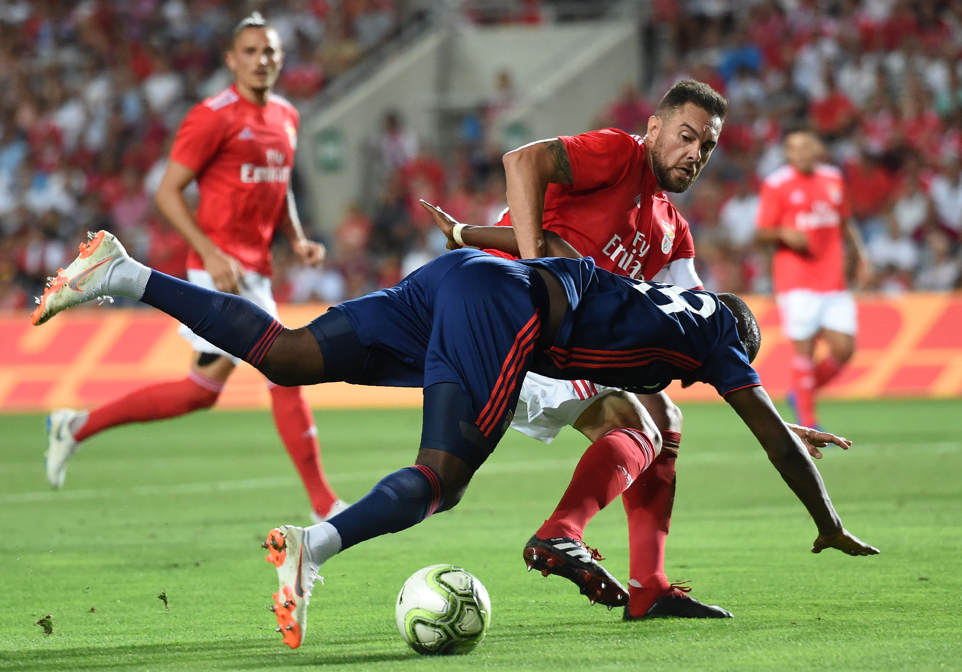 IM体育官方网-里昂足球队在联赛中实现了胜利