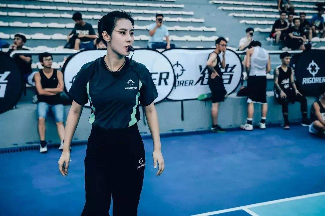 IM体育官方网站-篮球历史上第一位女裁判出现