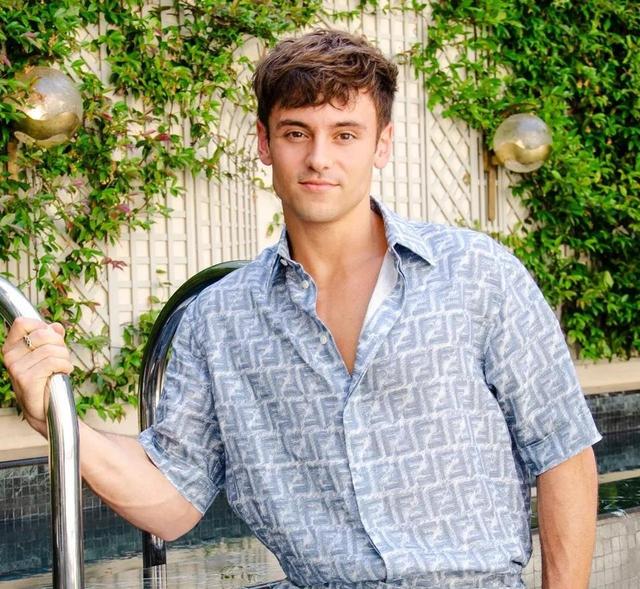 IM体育官网-英国男子跳水选手表现出色