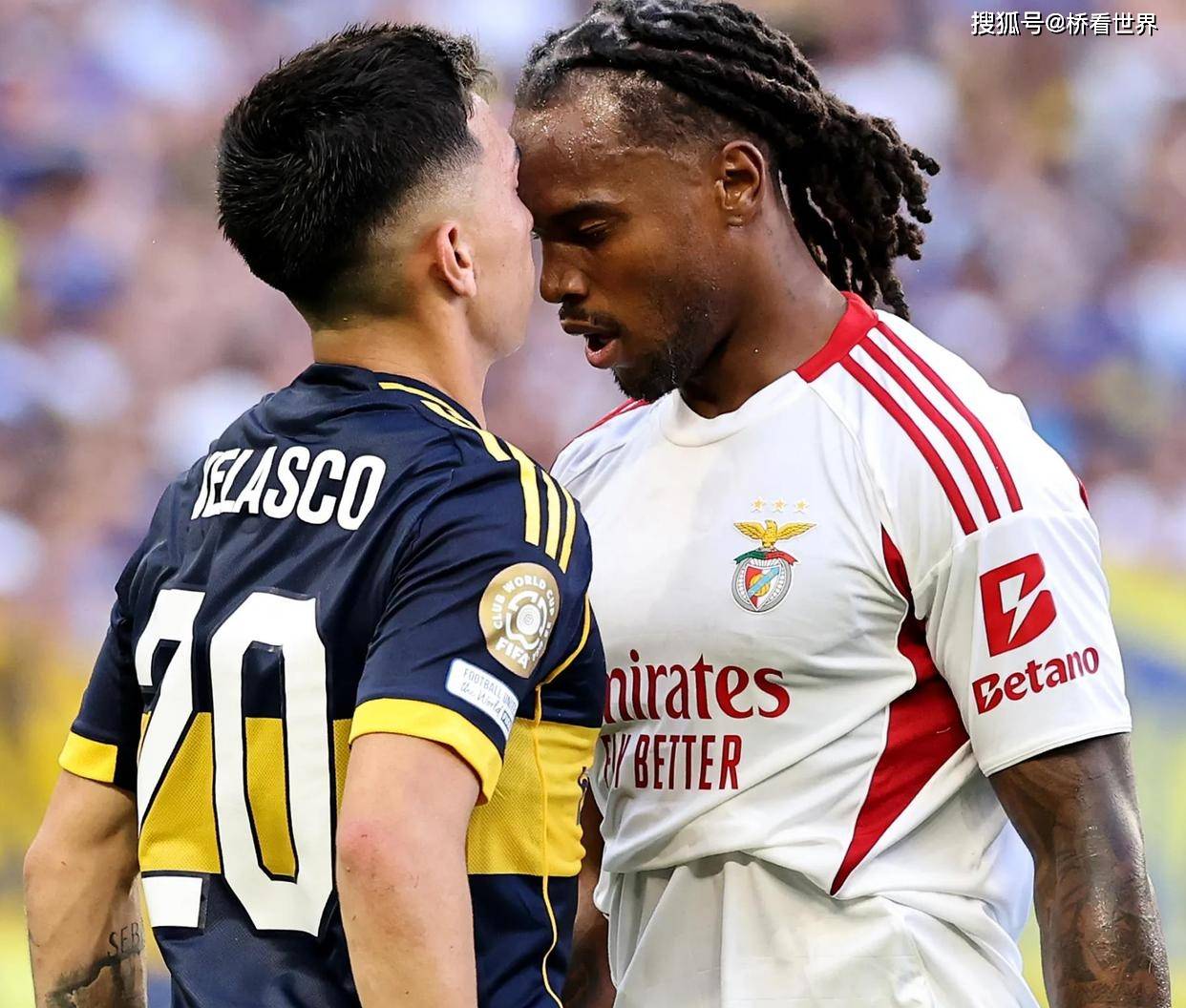 IM体育官方网-火药味十足：球场上的激烈比拼的简单介绍