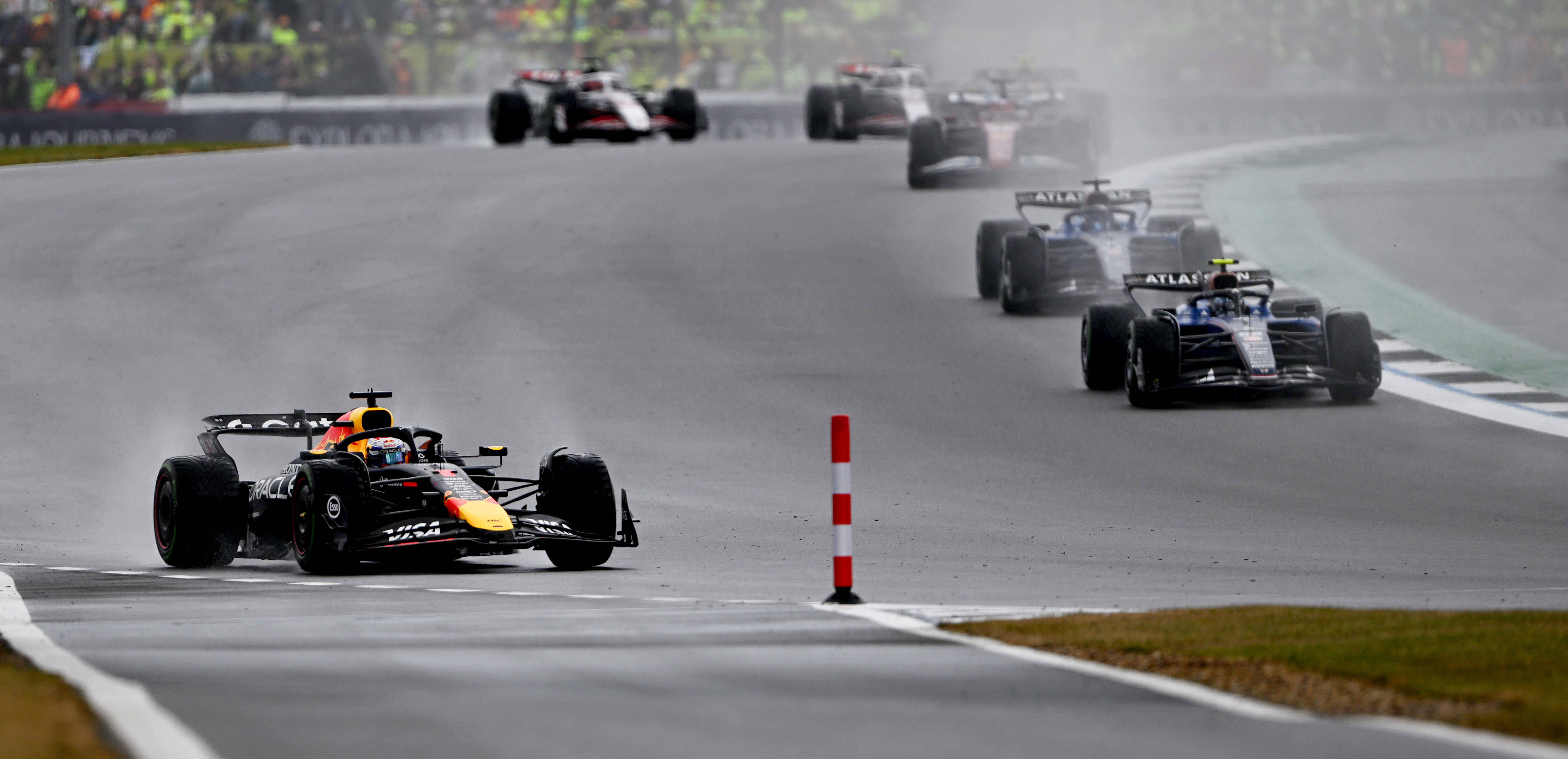 IM体育下载-索伯车队翻盘红牛车队，诺里斯统治全场的简单介绍