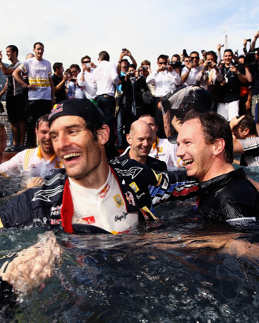 IM体育下载-索伯车队翻盘红牛车队，诺里斯统治全场的简单介绍